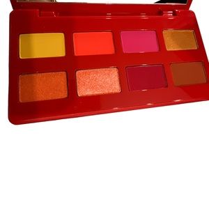 Caliente Artist Couture Eye Shadow Palette